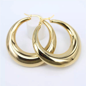 ZAHRA Oval Hoop Earrings